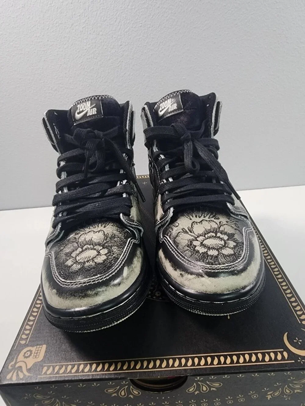 Nike Air Jordan 1 Zoom CMFT 2 Familia Dia de Muertos M7.5 W9